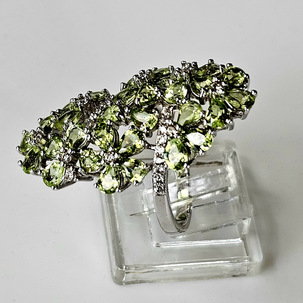 Genuine Peridot Elongated Cluster Ring In Sterling Silver Size 6! - Picture 6 of 6